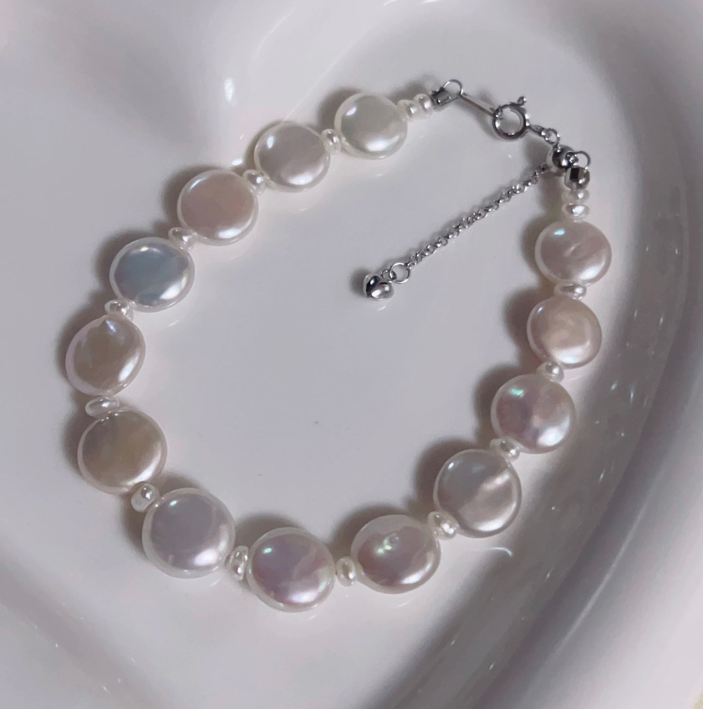(B068) Aurora Button Pearl bracelet/Light of Refinement