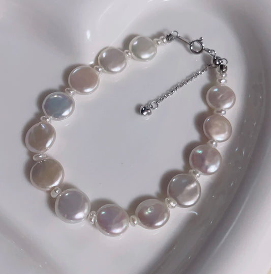(B068) Aurora Button Pearl bracelet/Light of Refinement