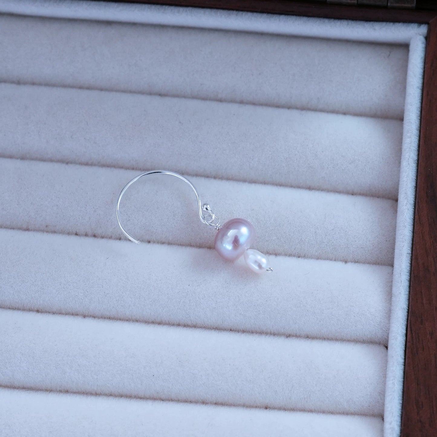 (E059) Pearl sterling silver stud & earrings