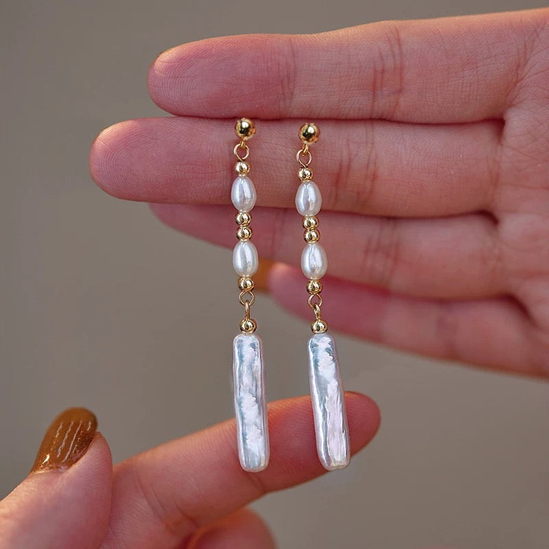 (E064)  Baroque pearl earring stud