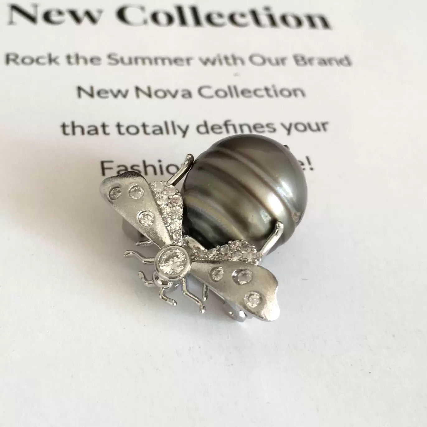 (P003) Bubble bee pearl pendant