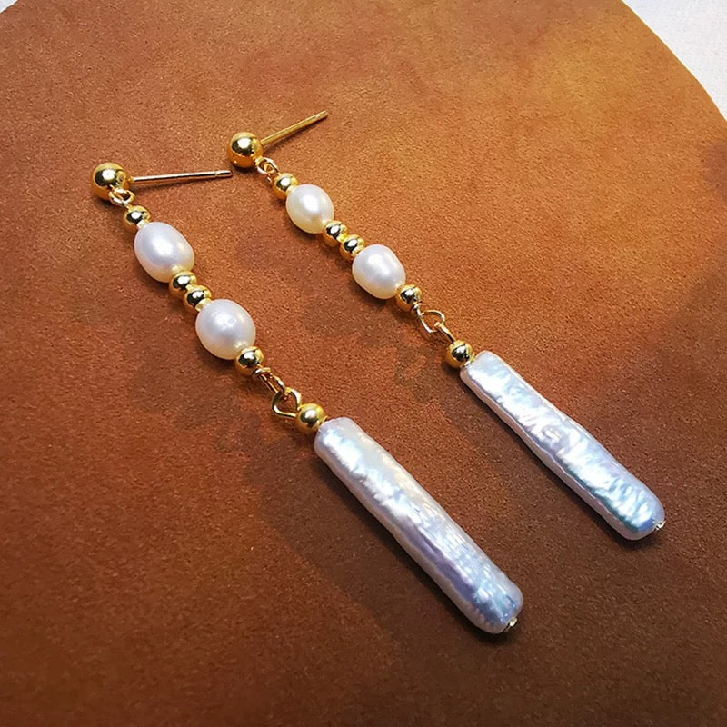 (E064)  Baroque pearl earring stud