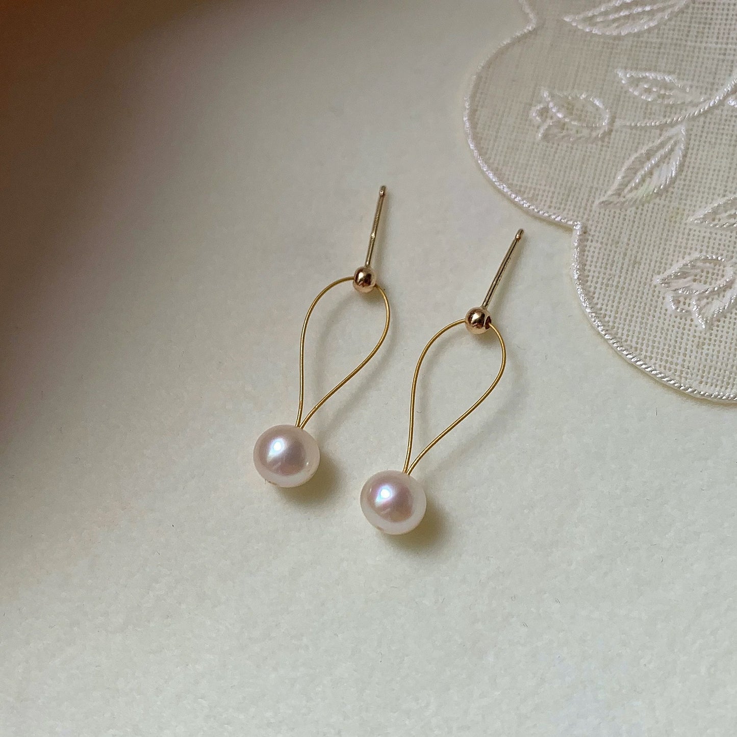 (E056) Pearl sterling silver stud earrings