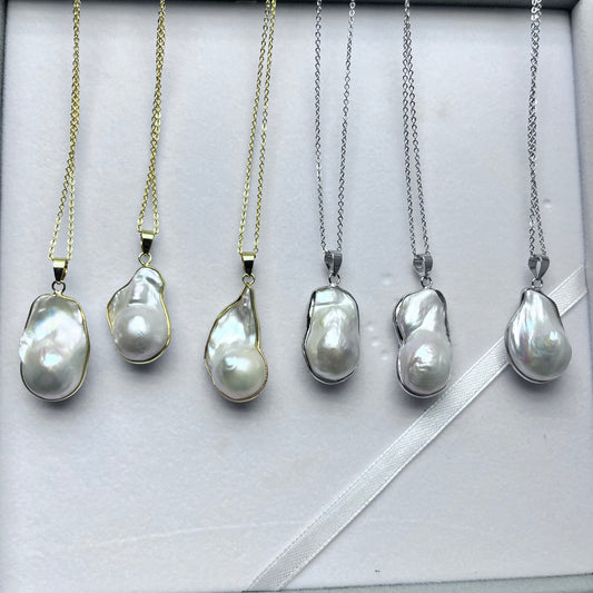 (P016) Legendary pendant.