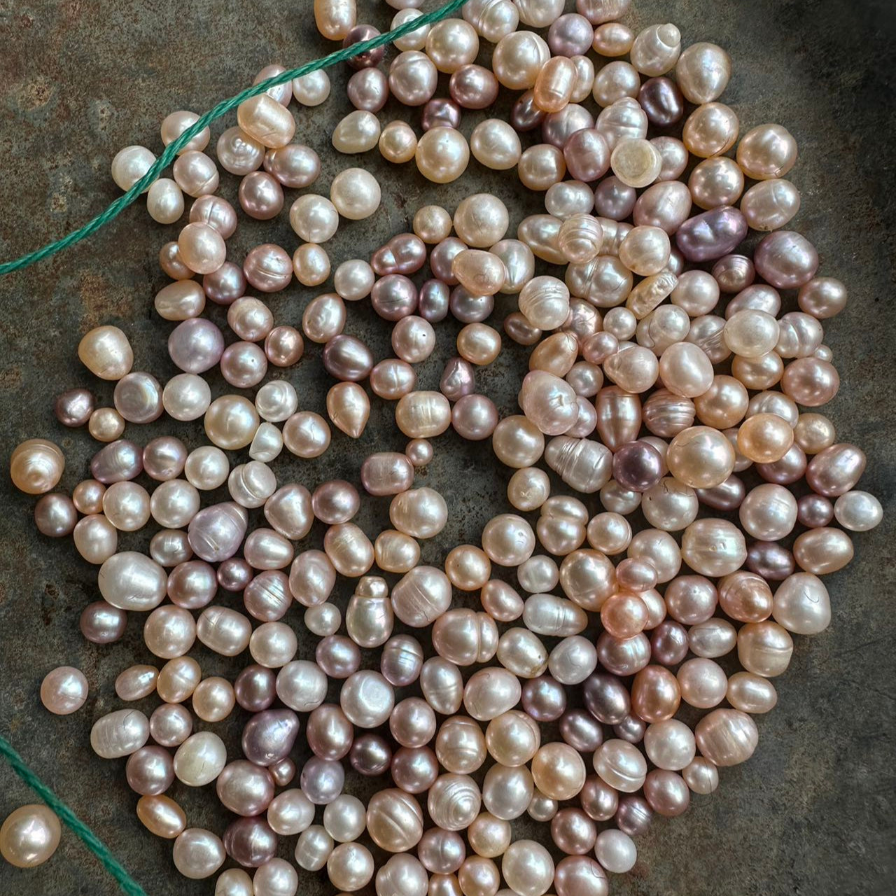 【Promozione Live】Arcobaleno Viola (compra 3 ottieni 4) (Più colore viola in forma regolare, ci sono 20-30 perle)