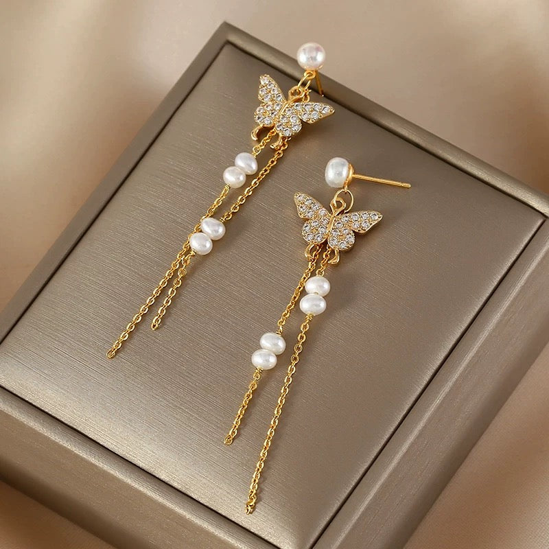 (E047) Butterfly Pearl dangling earrings
