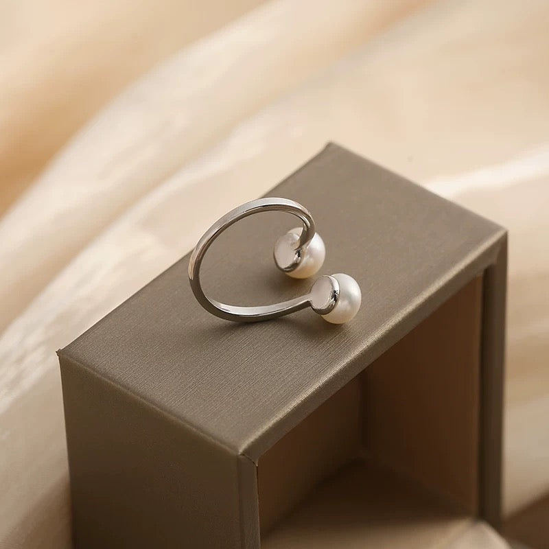 (R004)  White pearl ring  S925