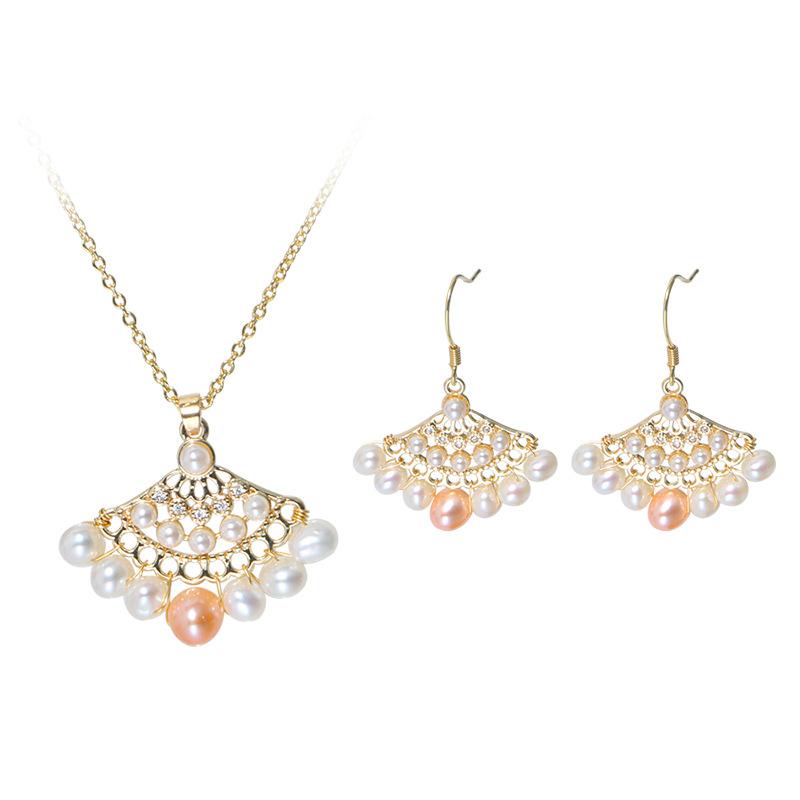 (J021)  Scalloped pearl set