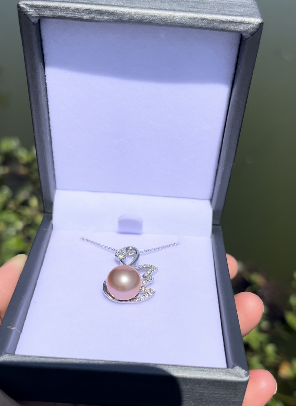 (P012) Swan pendant/ fresh water pearl  Anniversary Wedding  gift