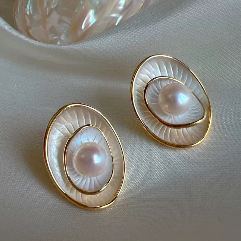 (E066)Pearl earrings stud/shell