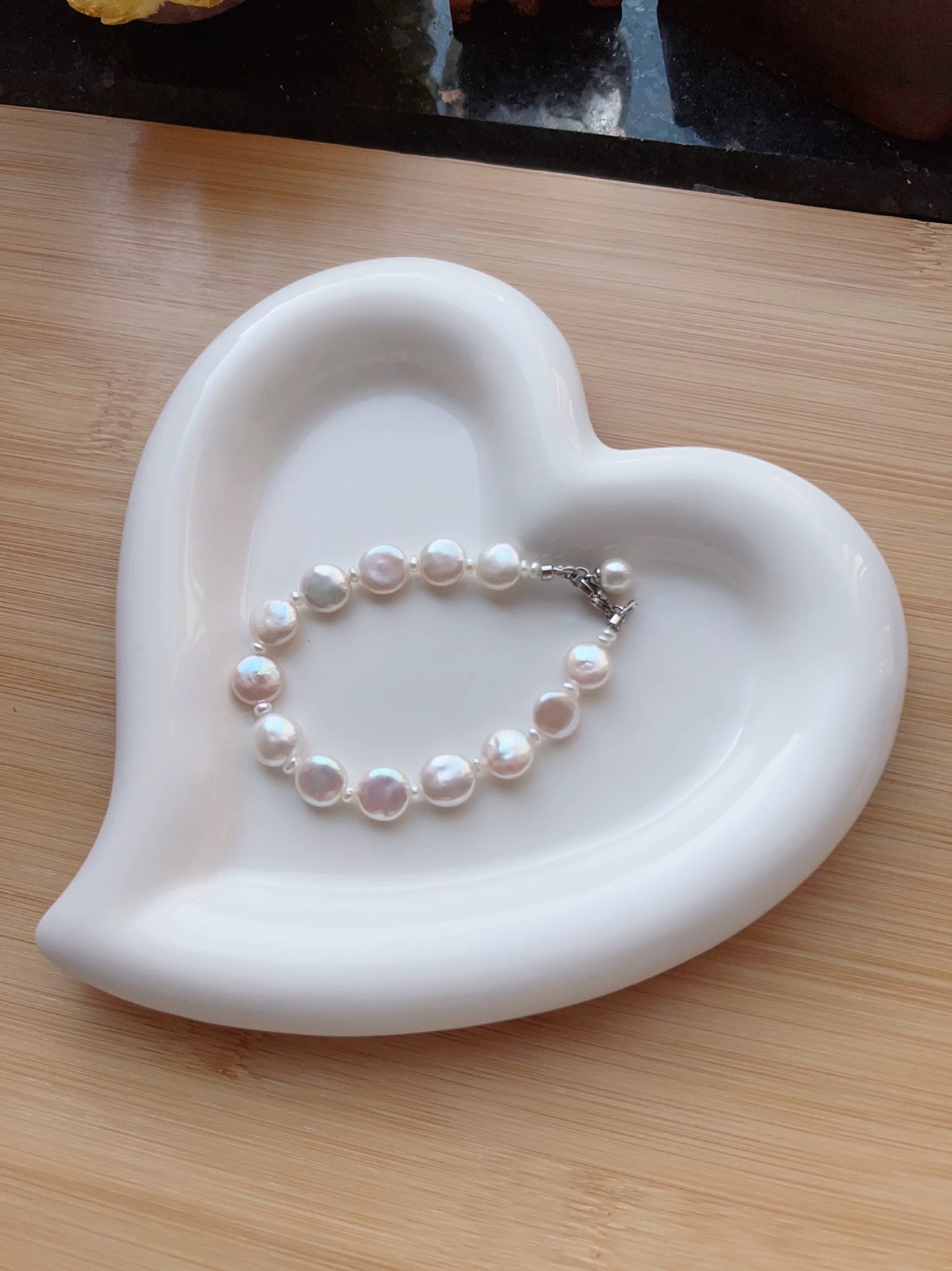 (B068) Aurora Button Pearl bracelet/Light of Refinement