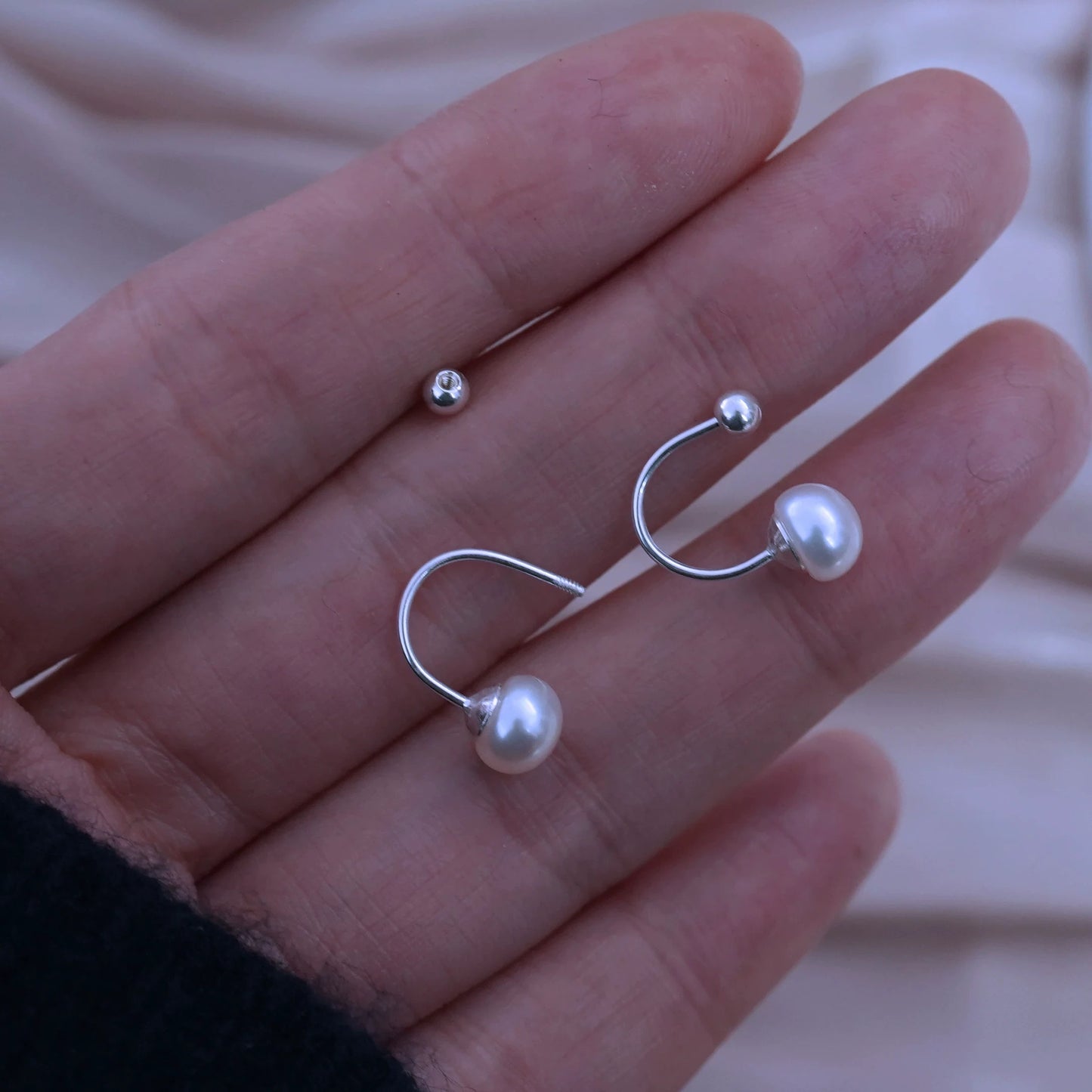 (E057) Pearl sterling silver stud earrings