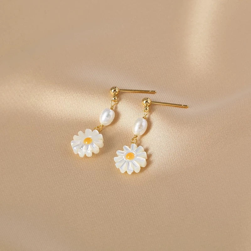 (E049) Daisy Pearl earrings