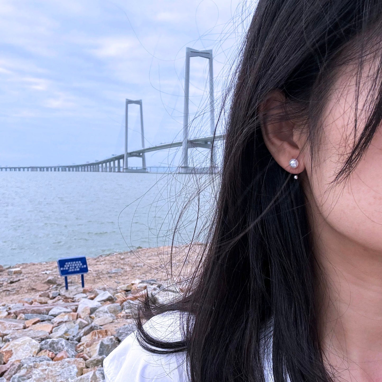 (E057) Pearl sterling silver stud earrings