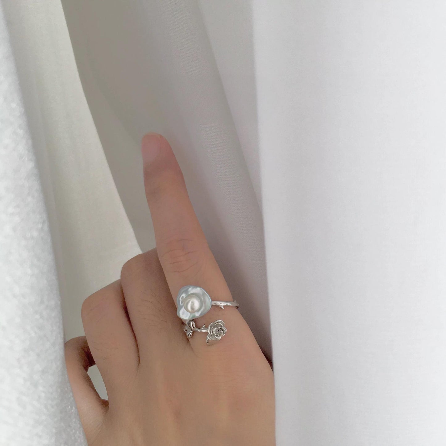 (R002)  Petal pearl ring  S925