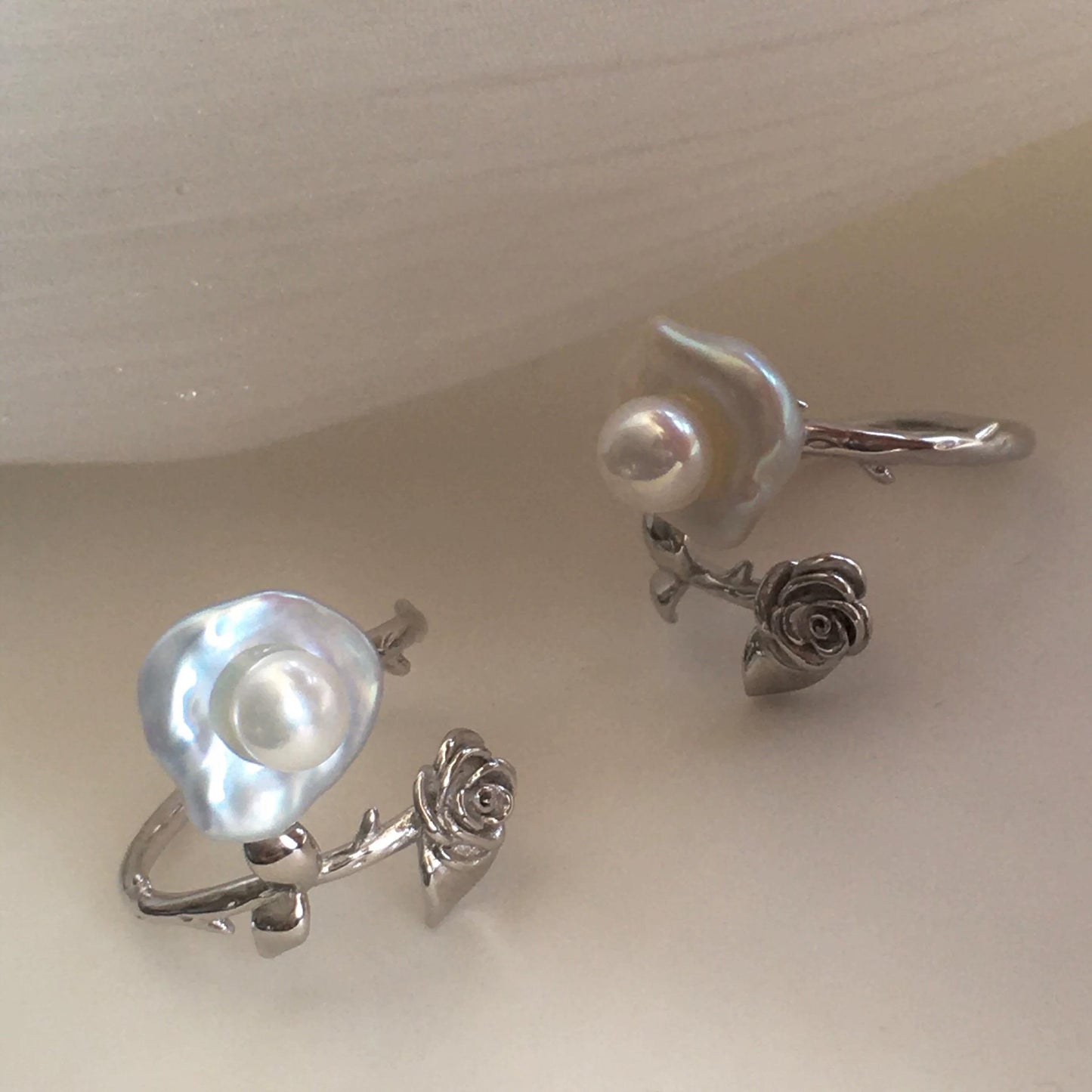 (R002)  Petal pearl ring  S925