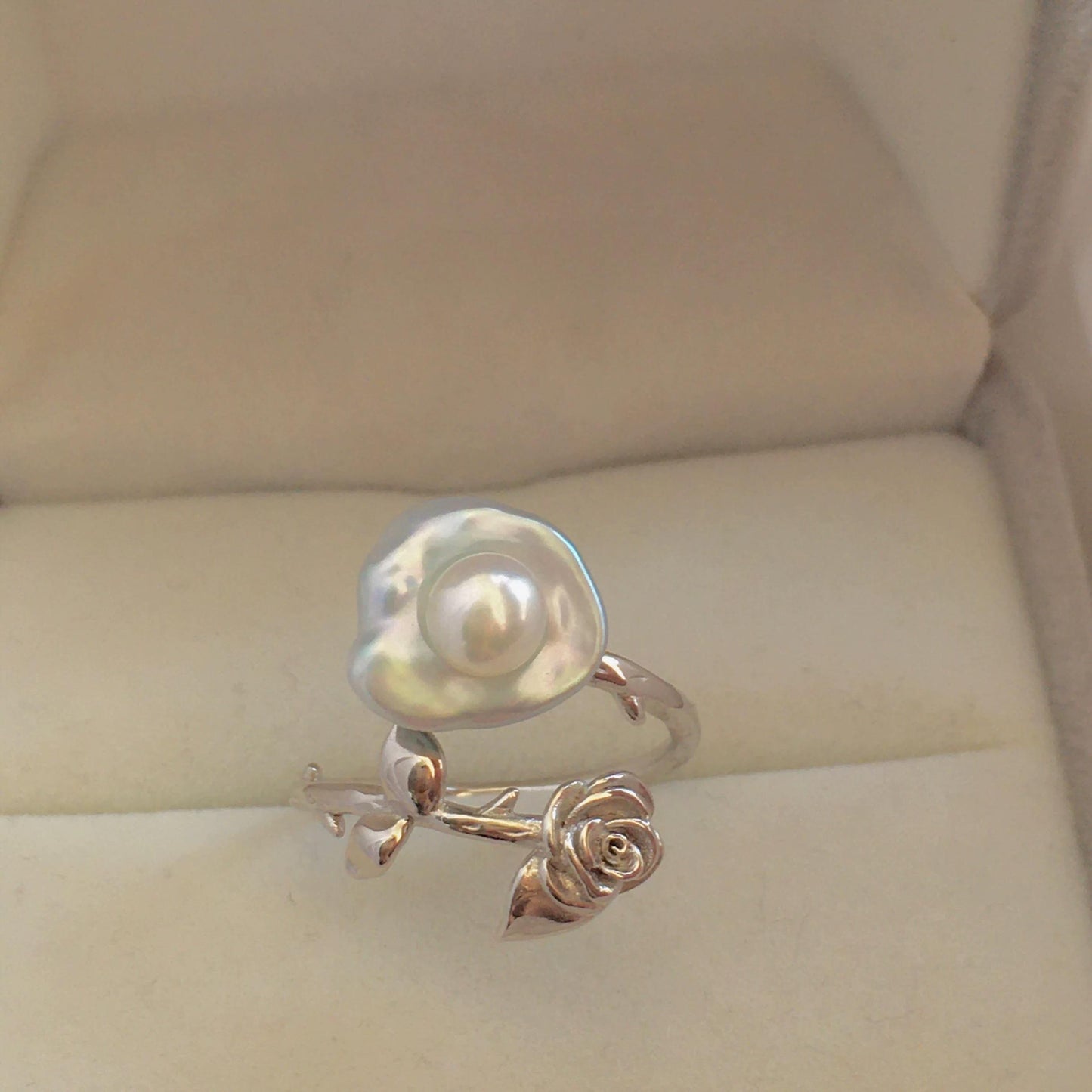 (R002)  Petal pearl ring  S925