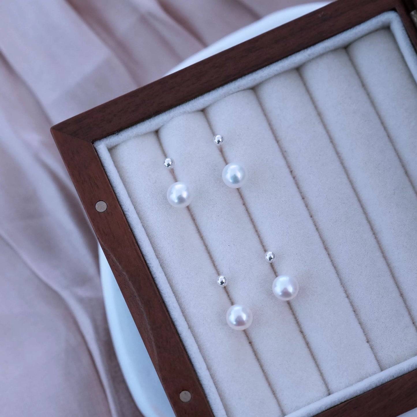 (E057) Pearl sterling silver stud earrings