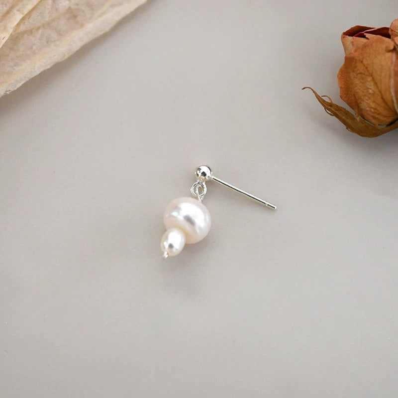 (E059) Pearl sterling silver stud & earrings