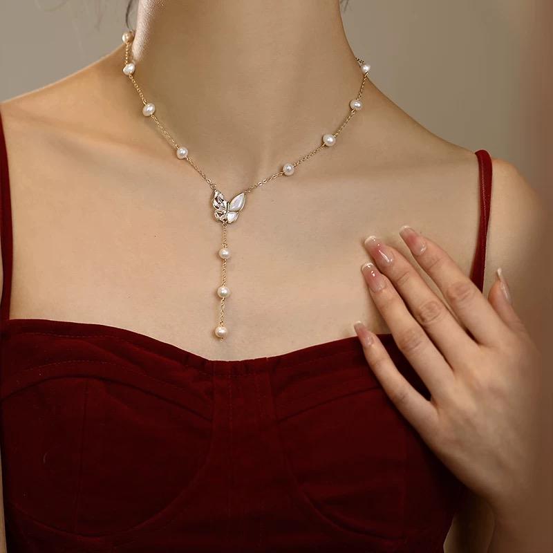(N023)Butterfly pearl necklace/Dainty Pearl Necklace