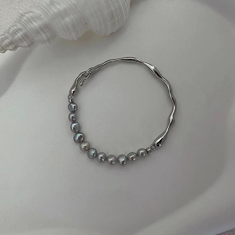 (B067) Baroque pearl bangle