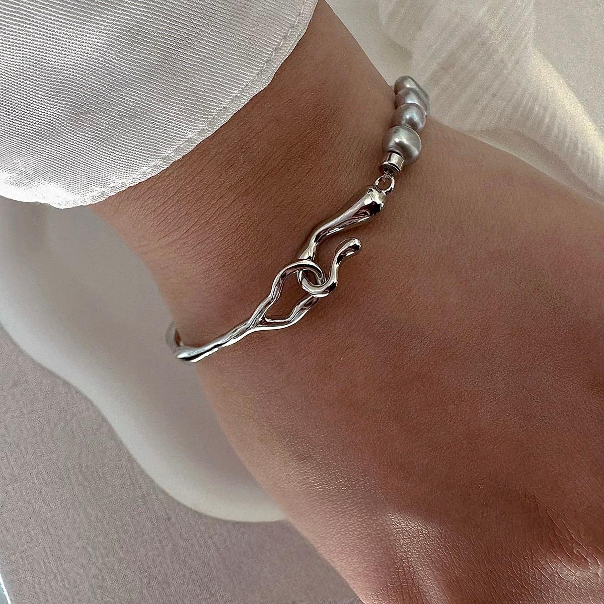 (B067) Baroque pearl bangle