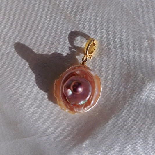 (P021) Petal pearl pendant /contain chain /S925