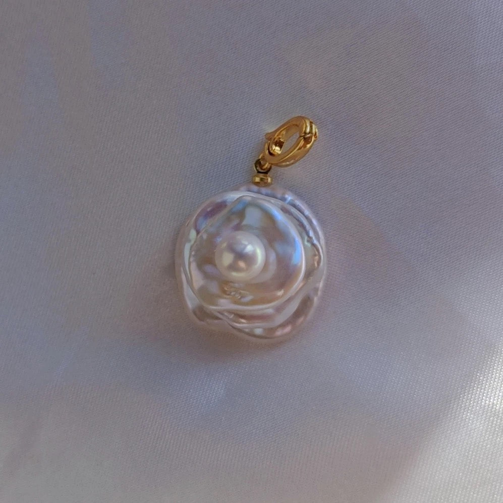 (P021) Petal pearl pendant /contain chain /S925
