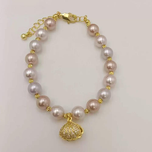 (B002) Shell Charm and Freshwater Pearl Bracelet