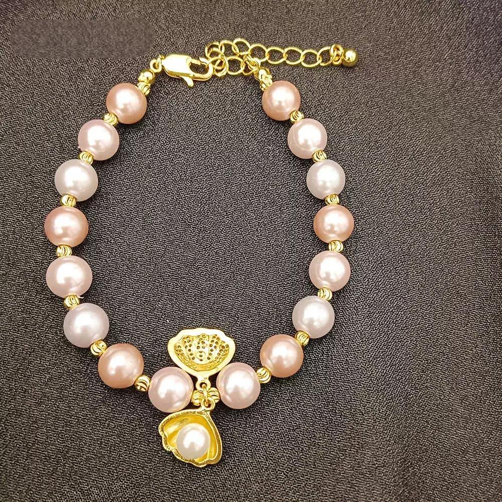 (B002) Shell Charm and Freshwater Pearl Bracelet
