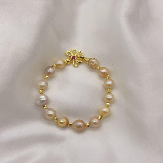 (B025) Pearl bracelet with flower button