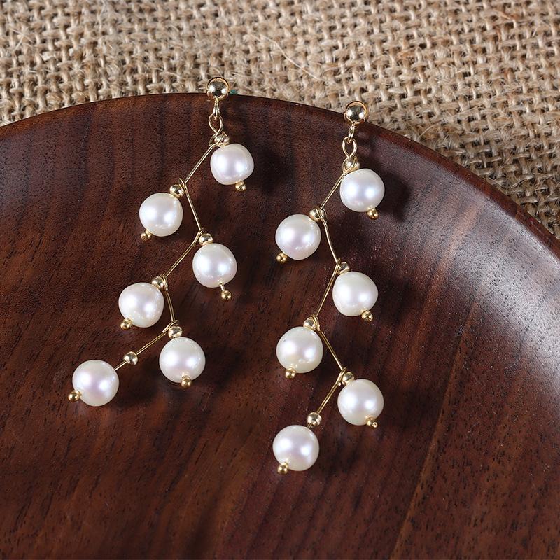 (E047) Grape frame shape pearl stud earrings