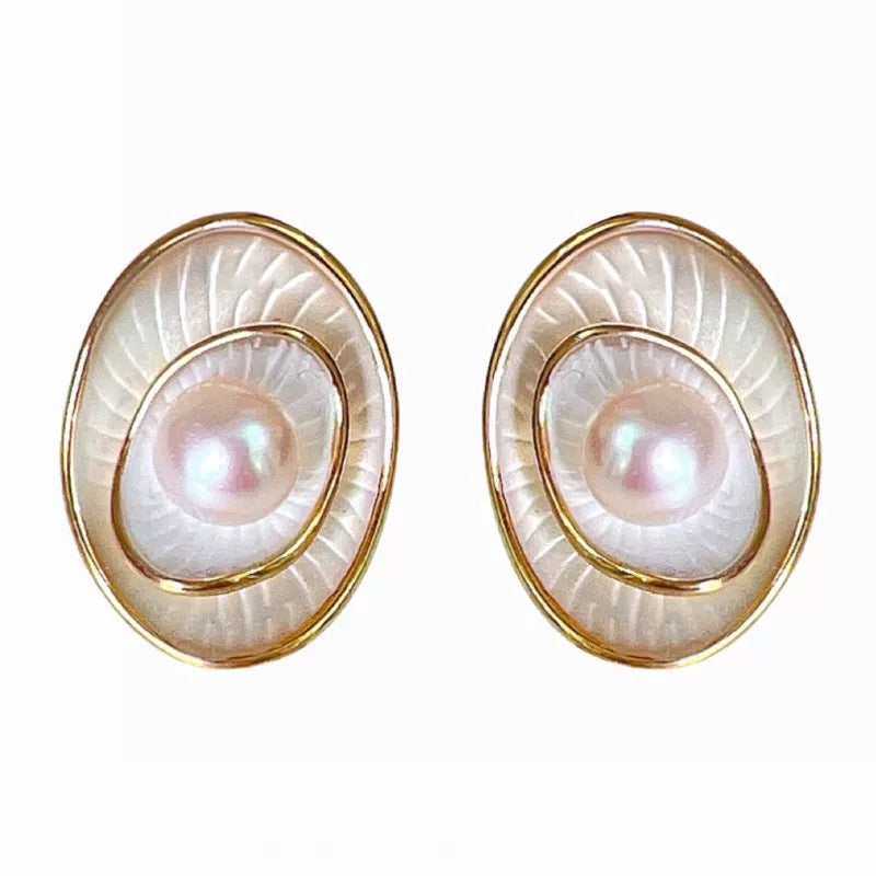 (E066)Pearl earrings stud/shell