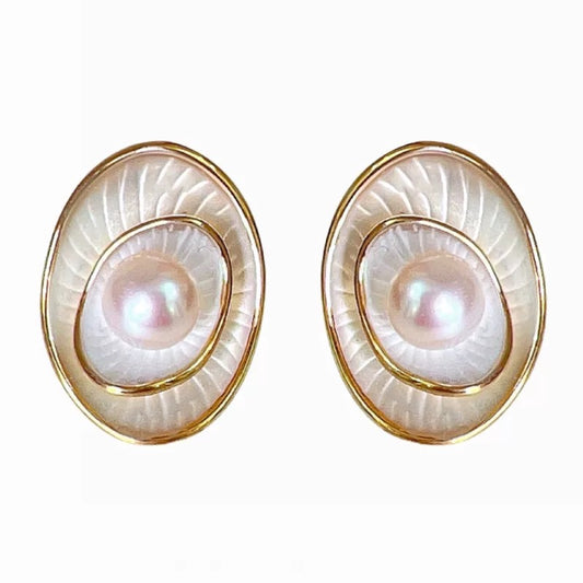 (E066)Pearl earrings stud/shell