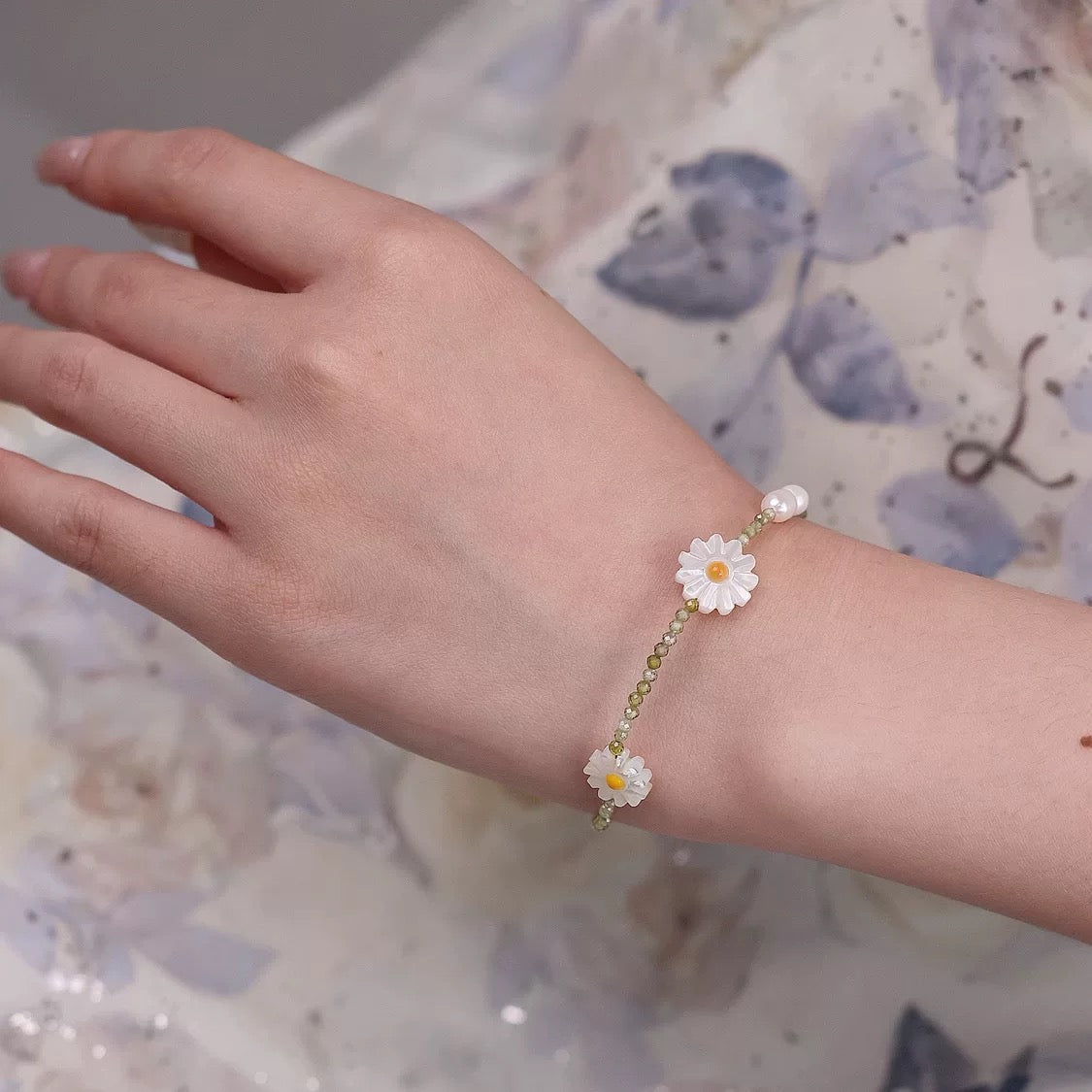 (J002)Light Green olivine & daisy Freshwater Pearl Set