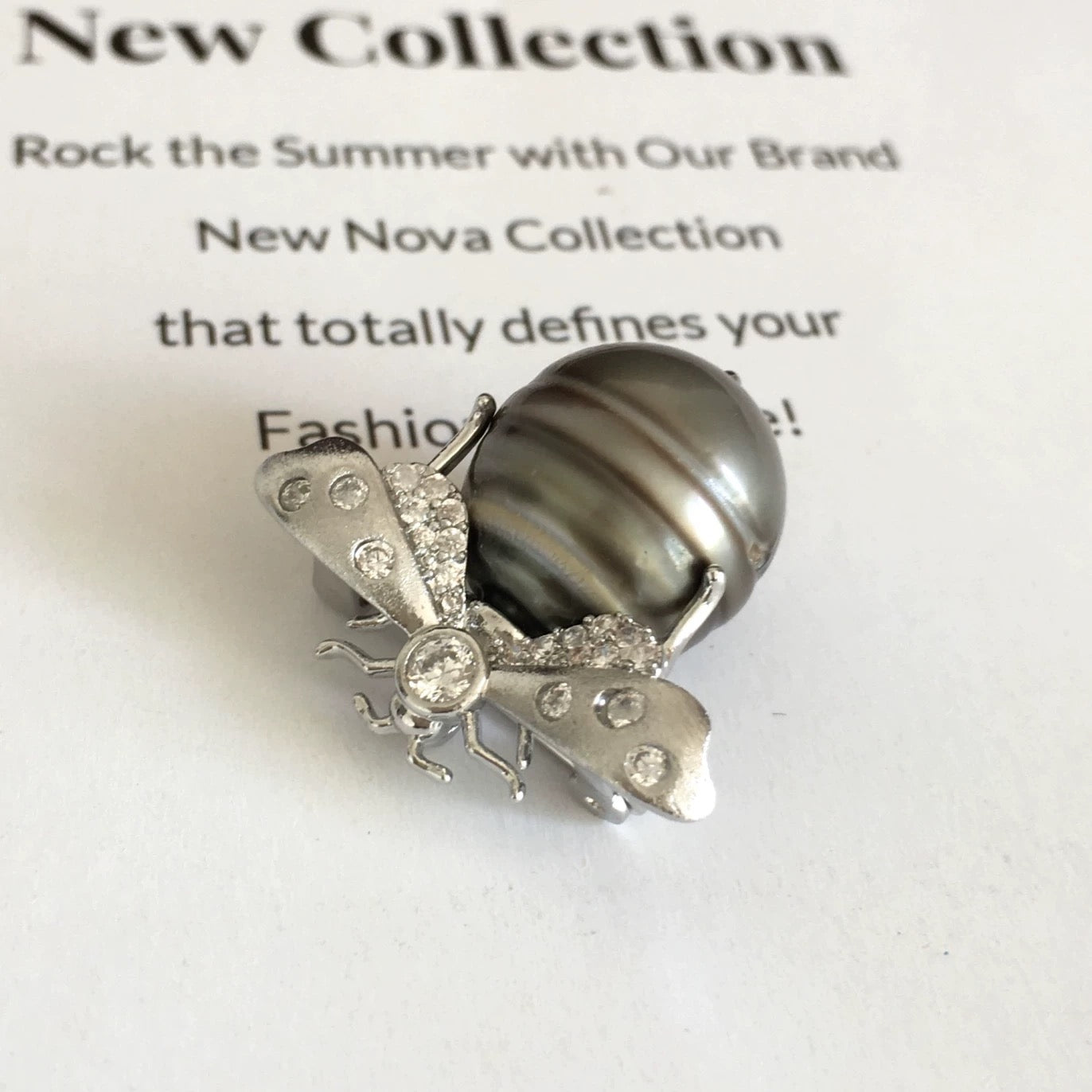 (P003) Bubble bee pearl pendant