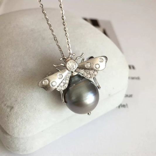 (P003) Bubble bee pearl pendant