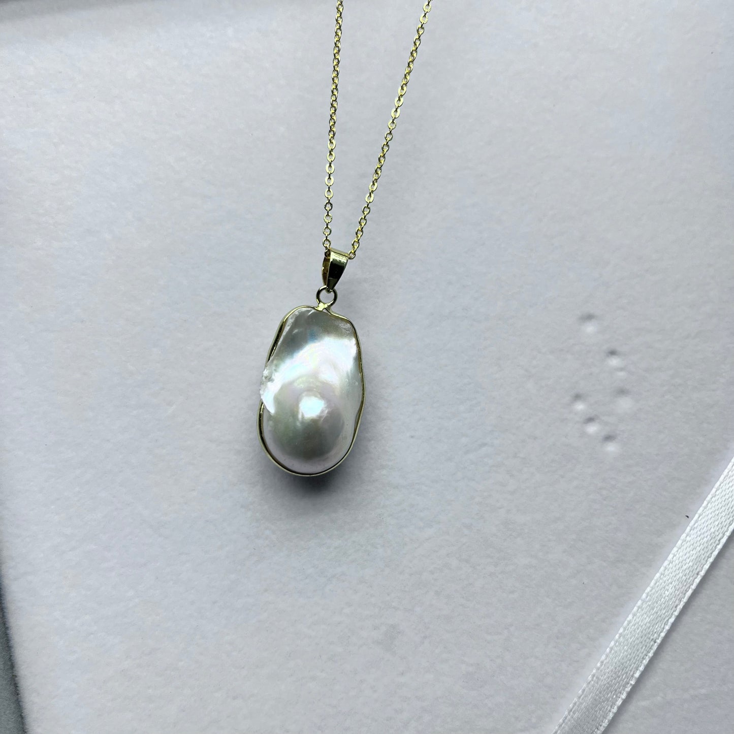 (P016) Legendary pendant.