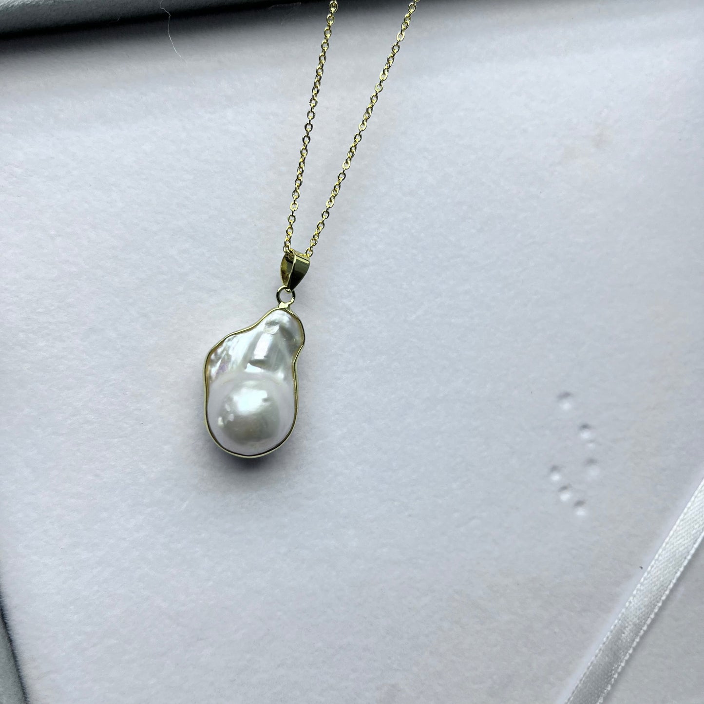 (P016) Legendary pendant.