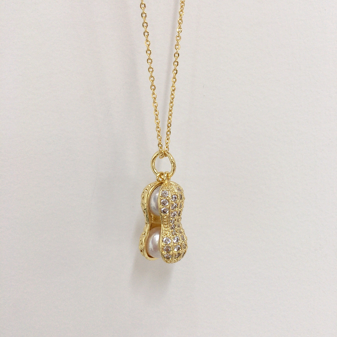 (P009) Peanut pendant