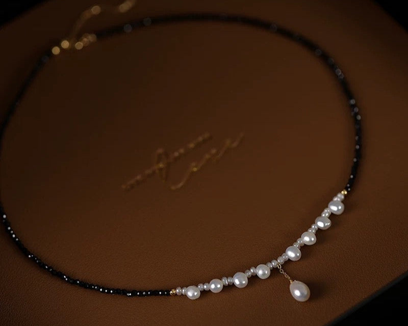 (N017)Black Pendant necklace/freshwater pearl