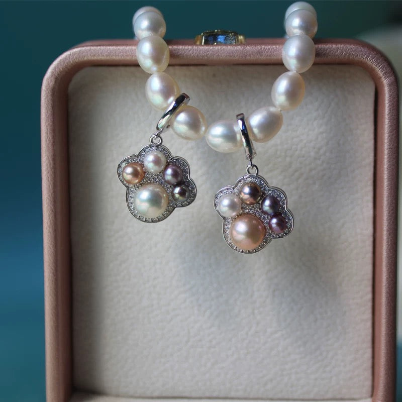 (P008)Cat's paw pendant/Elegant Pearl Pendant/Pearl Pendant Gift