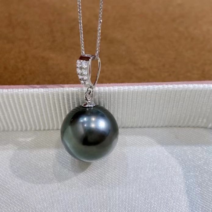 (P034)Black tahitian pearl  necklace