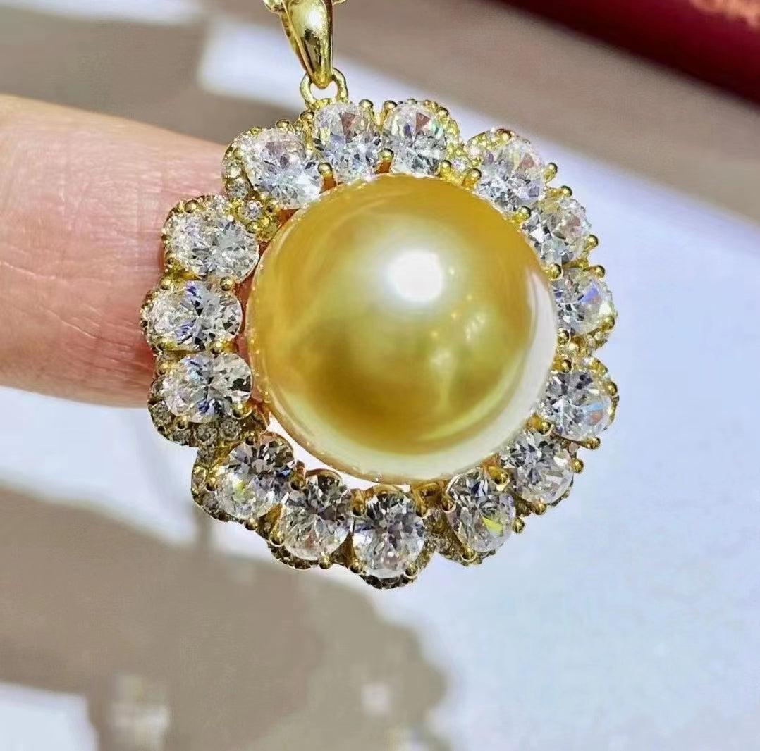 (P033) South Sea Golden Pearl Saltwater Pearl Necklace Inlaid with 18k Gold