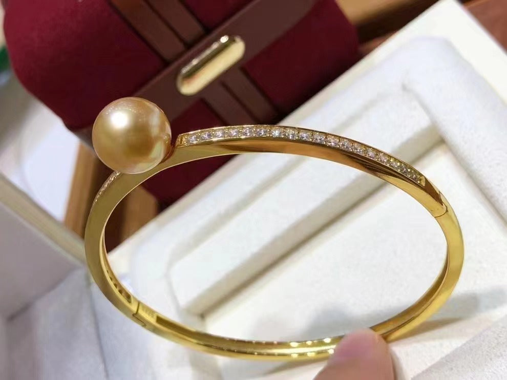 (B013) South sea golden pearl saltwater 5A quality bracelet S925 Silver