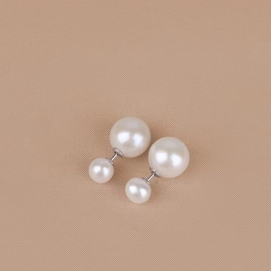 (E015)   Pearl earrings