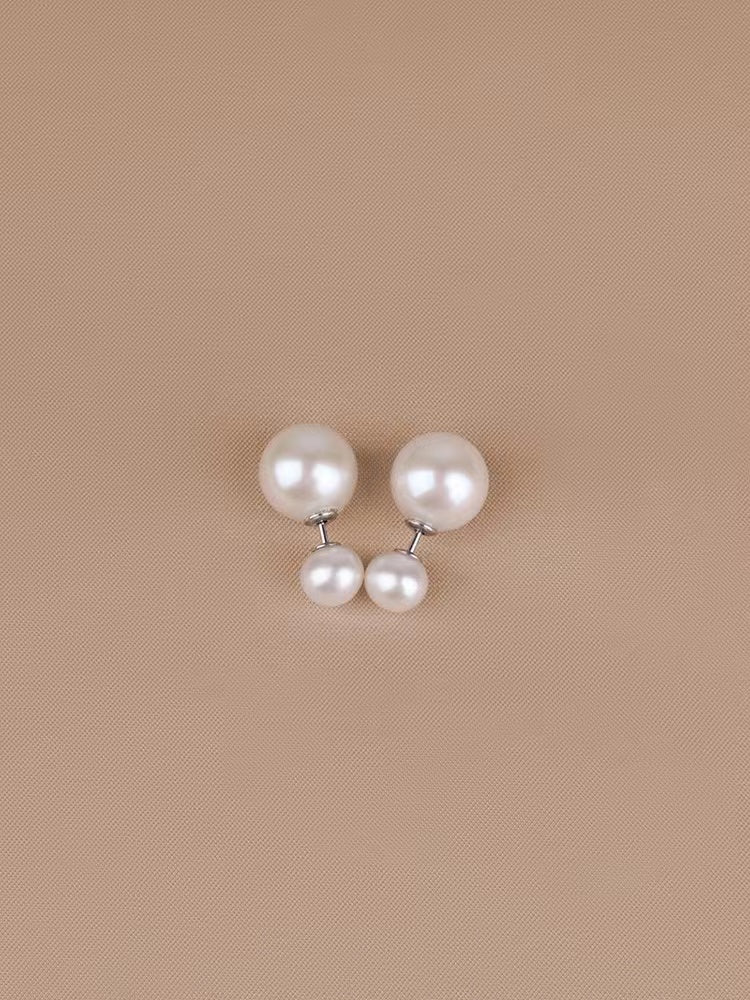 (E015)   Pearl earrings