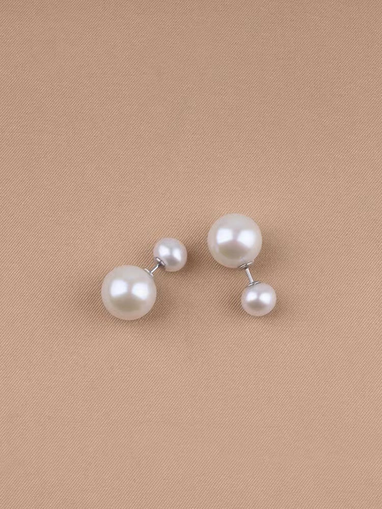 (E015)   Pearl earrings