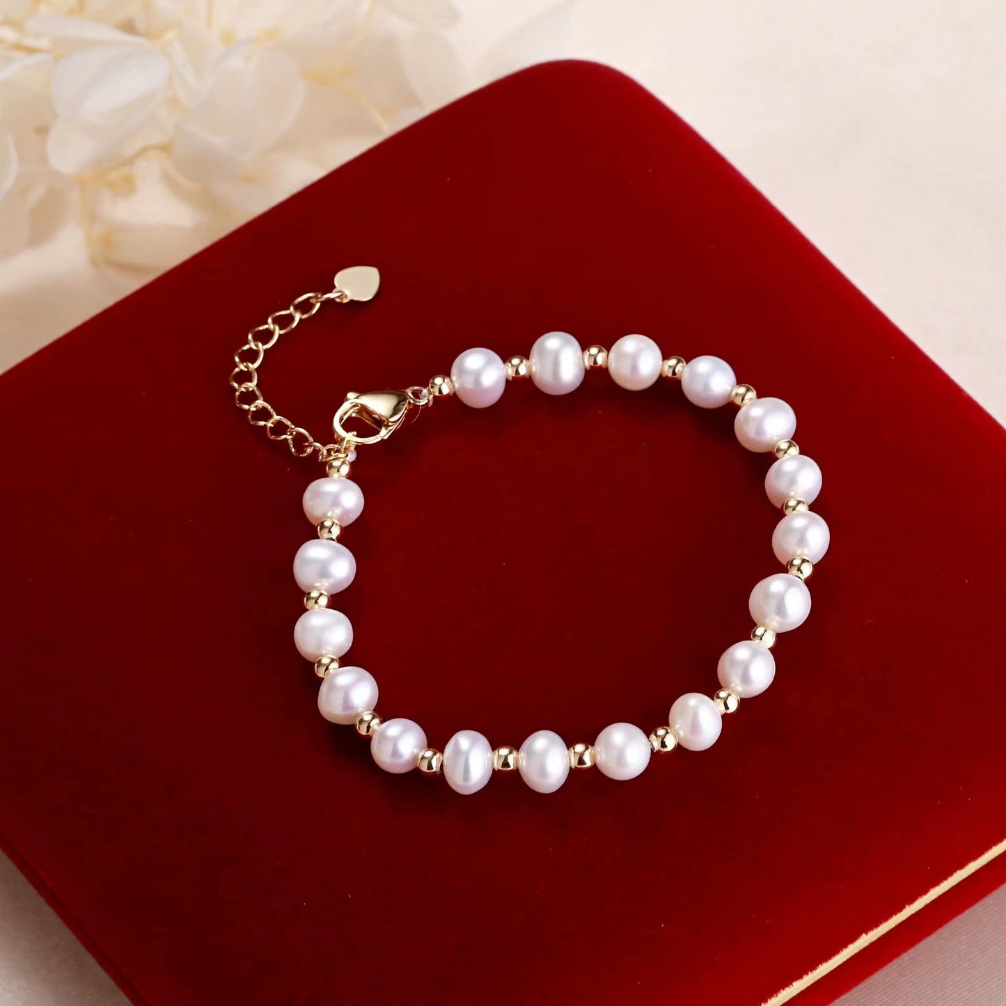 (B009) White  pearl bracelet