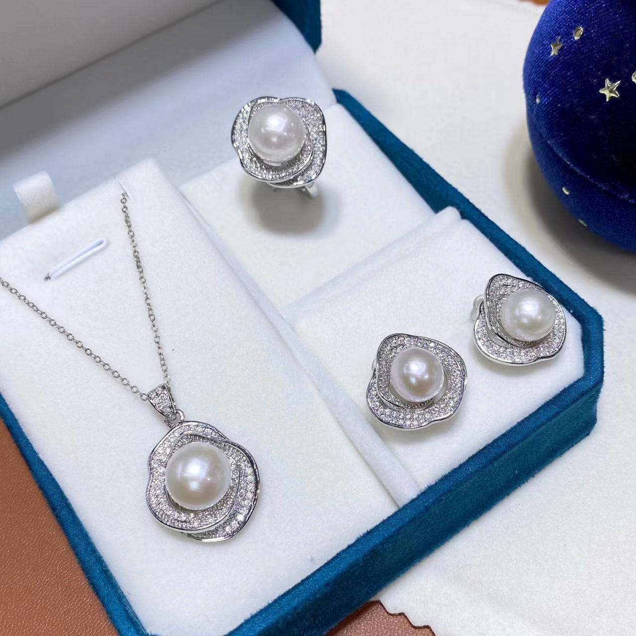 (J052)   Flower pearl set--pendant & ring & earrings